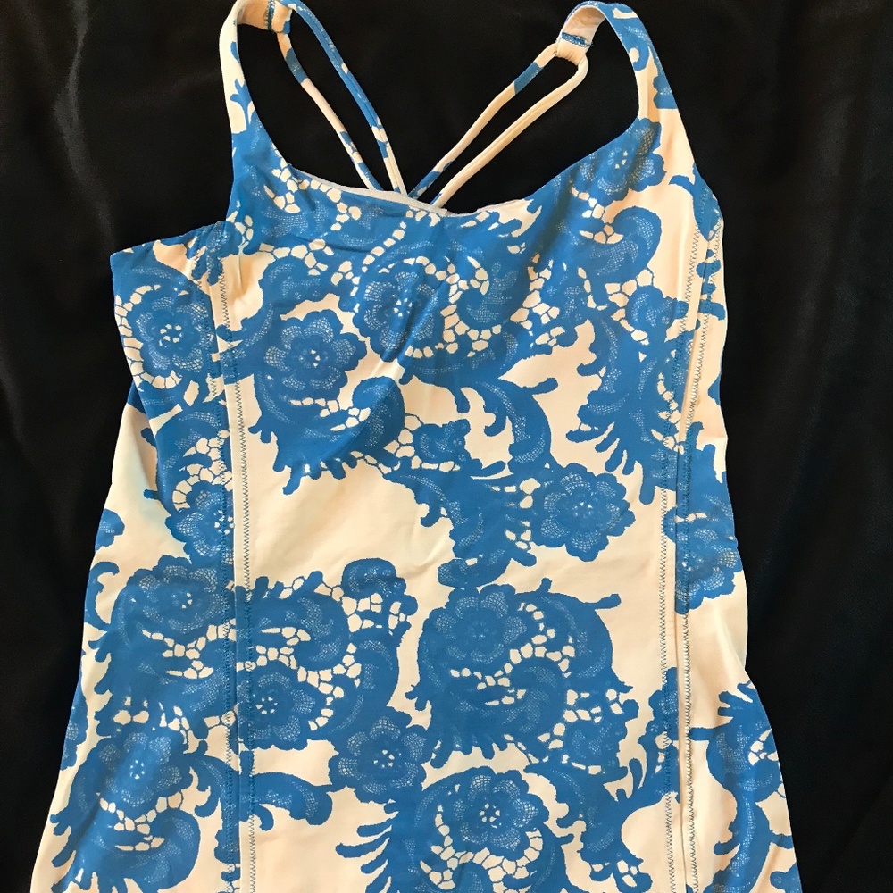 Lululemon Workout Top, size 6